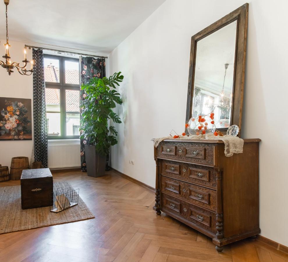 City Center Art Deco Apartment Брашов Экстерьер фото